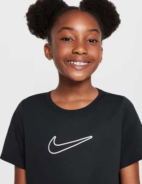 Футболка подростковая Nike ONE FITTED DRI-FIT черная FZ5600-010
