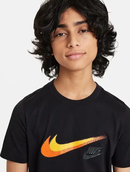 Футболка підліткова Nike SPORTSWEAR чорна FZ4714-010