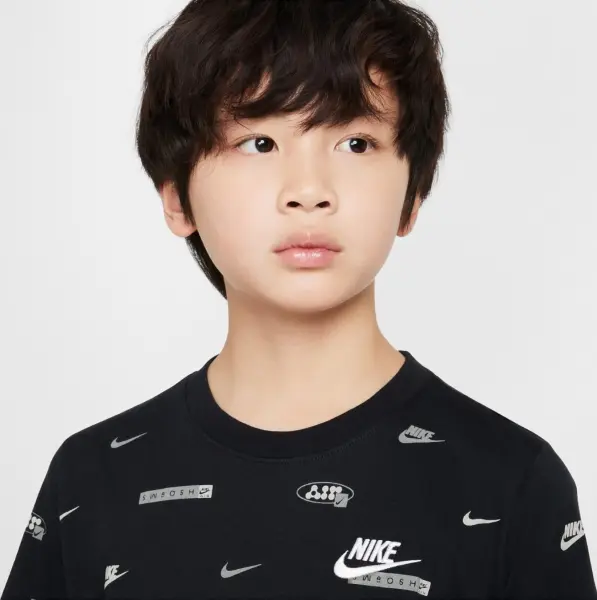 Футболка подростковая Nike SPORTSWEAR черная HM5851-010