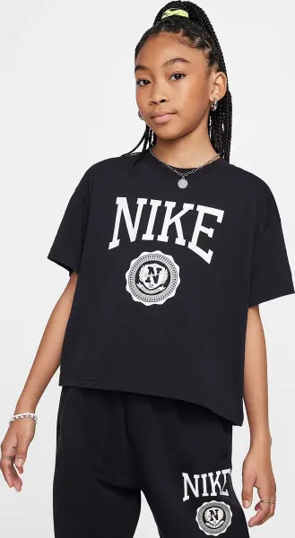 Футболка подростковая Nike SPORTSWEAR черная HM6303-010