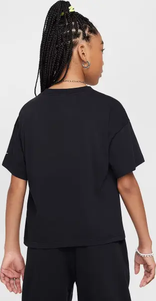 Футболка подростковая Nike SPORTSWEAR черная HM6303-010