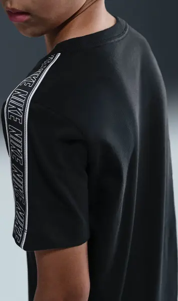 Футболка підліткова Nike SPORTSWEAR чорна HV5186-010