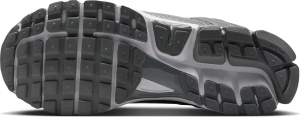 Кросівки Nike ZOOM VOMERO 5 сіро-білі HF1553-003