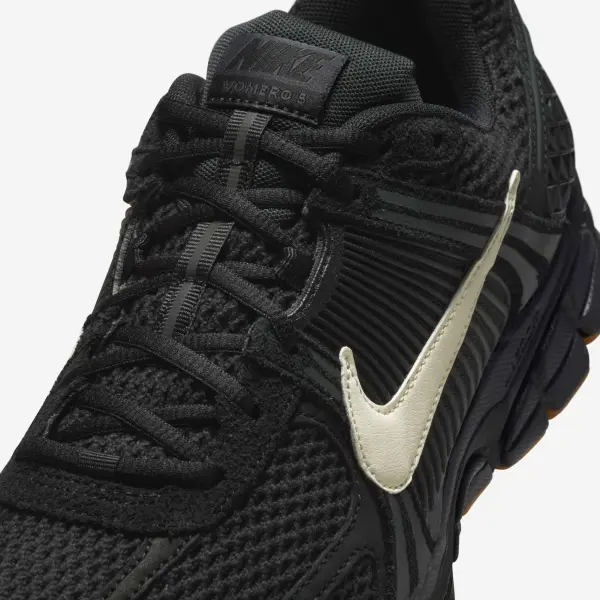 Кросівки Nike ZOOM VOMERO 5 чорні IB4005-010