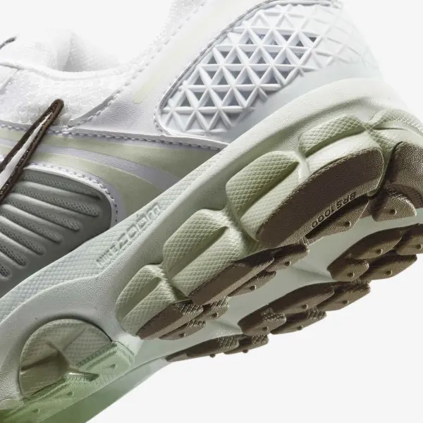 Кроссовки женские Nike ZOOM VOMERO 5 бело-мятно-коричневые FJ2028-103