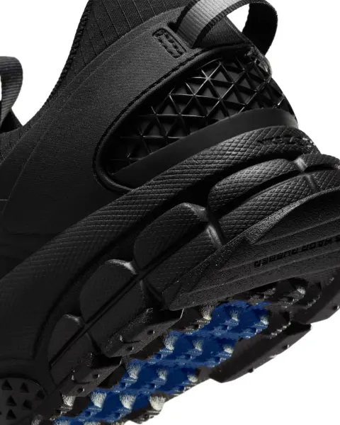 Кросівки жіночі Nike ZOOM VOMERO ROAM WINTERIZED чорні HQ2181-004