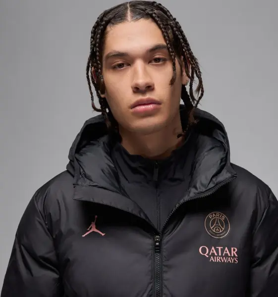 Куртка Nike PARIS SAINT-GERMAIN STRIKE WINDRUNNER PRIMALOFT черная FV3550-011