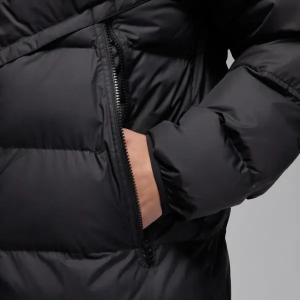 Куртка Nike PARIS SAINT-GERMAIN STRIKE WINDRUNNER PRIMALOFT черная FV3550-011