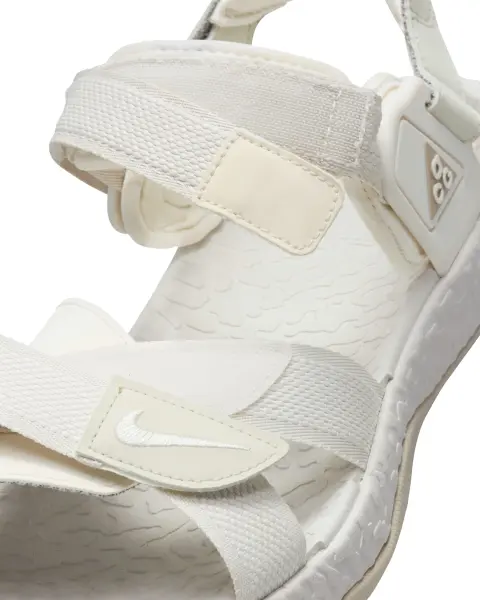 Сандали Nike ACG AIR DESCHUTZ+ молочные FN5201-001