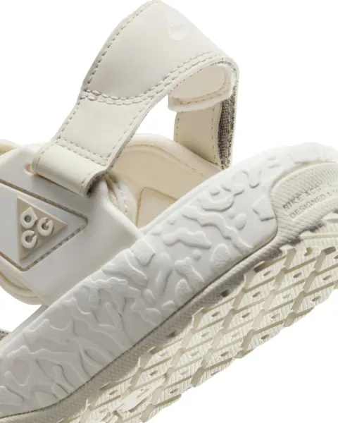 Сандали Nike ACG AIR DESCHUTZ+ молочные FN5201-001