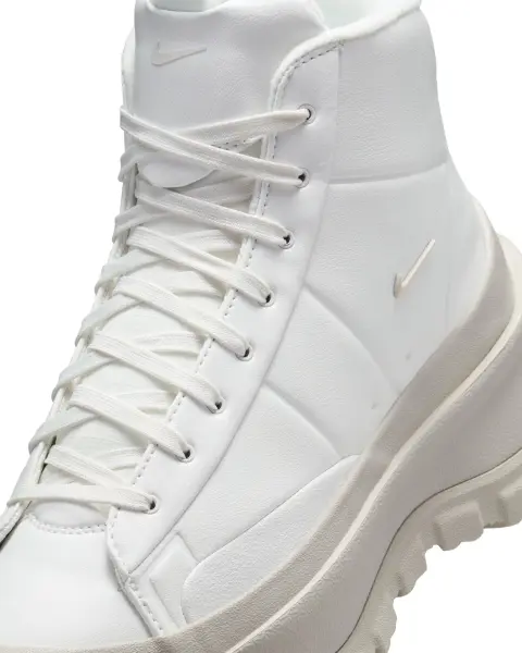 Ботинки женские Nike BLAZER ROAM MID WINTERIZED бело-бежевые FQ9065-100