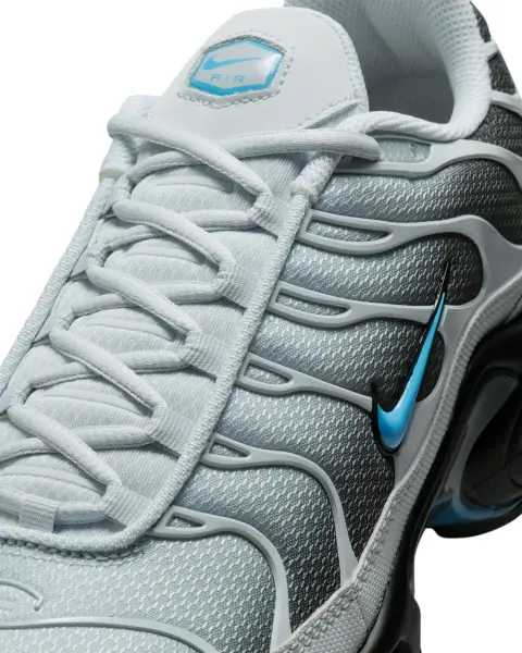 Кроссовки Nike AIR MAX PLUS бело-черно-голубые DM0032-015