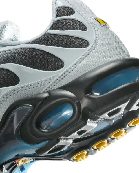 Кроссовки Nike AIR MAX PLUS бело-черно-голубые DM0032-015