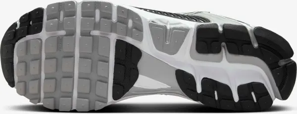 Кросівки Nike ZOOM VOMERO 5 біло-чорно-срібні FJ4151-004