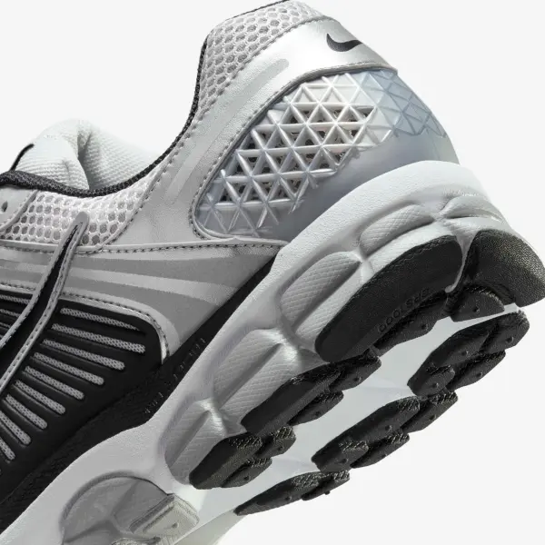 Кросівки Nike ZOOM VOMERO 5 біло-чорно-срібні FJ4151-004
