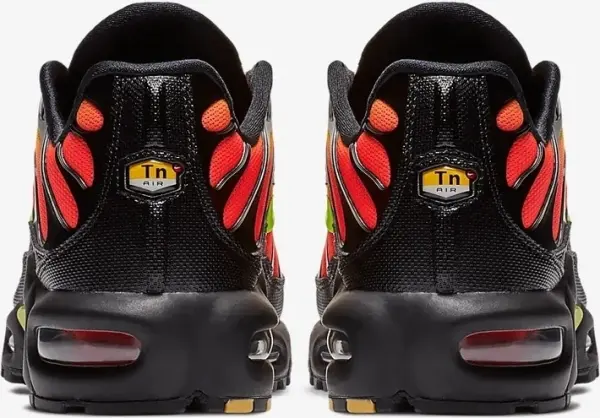 Кросівки жіночі Nike AIR MAX PLUS TN SE лимонно-червоно-чорні AQ9979-001