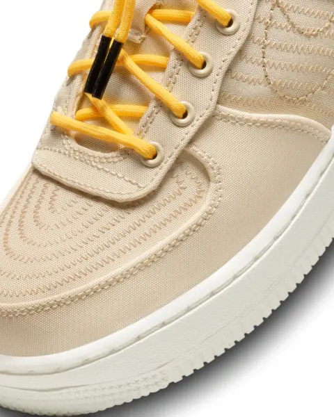 Кросівки підліткові Nike AIR FORCE 1 LV8 3 (GS) бежево-жовті DV1622-100