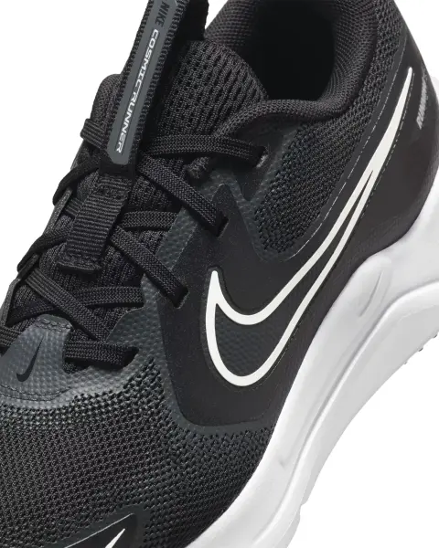 Кроссовки подростковые Nike COSMIC RUNNER (GS) черно-белые HM4402-003