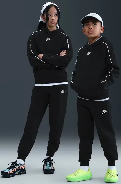 Спортивний костюм підлітковий Nike SPORTSWEAR CLUB FLEECE чорно-білий HQ9318-010