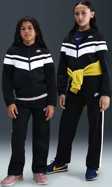 Спортивный костюм подростковый Nike SPORTSWEAR DRI-FIT HOODED черно-белый HQ9316-010