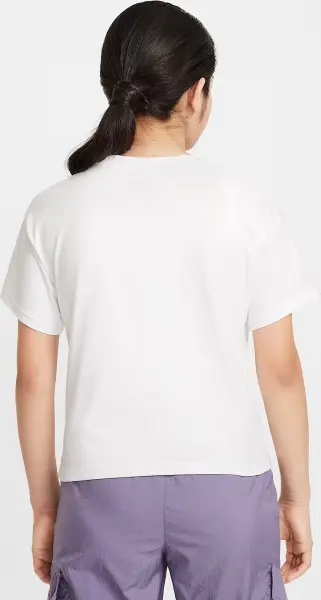 Футболка подростковая Nike SPORTSWEAR ESSENTIAL белая FZ5559-100