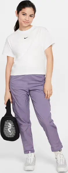 Футболка подростковая Nike SPORTSWEAR ESSENTIAL белая FZ5559-100