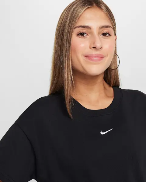 Футболка підліткова Nike SPORTSWEAR ESSENTIAL чорна FZ5559-010