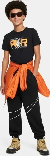 Футболка подростковая Nike SPORTSWEAR черная FN9618-010