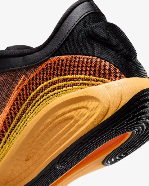 Кроссовки баскетбольные Nike G.T. HUSTLE ACADEMY желто-оранжево-черные FJ7791-005
