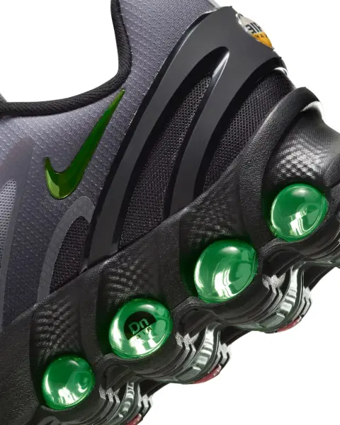 Кроссовки Nike AIR MAX DN8 черно-зеленые FQ7860-003