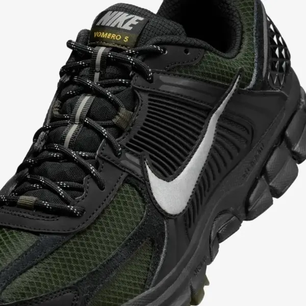 Кросівки Nike ZOOM VOMERO 5 чорно-темно-зелено-сірі HV2527-001