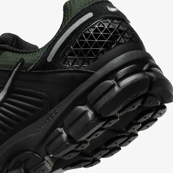 Кросівки Nike ZOOM VOMERO 5 чорно-темно-зелено-сірі HV2527-001