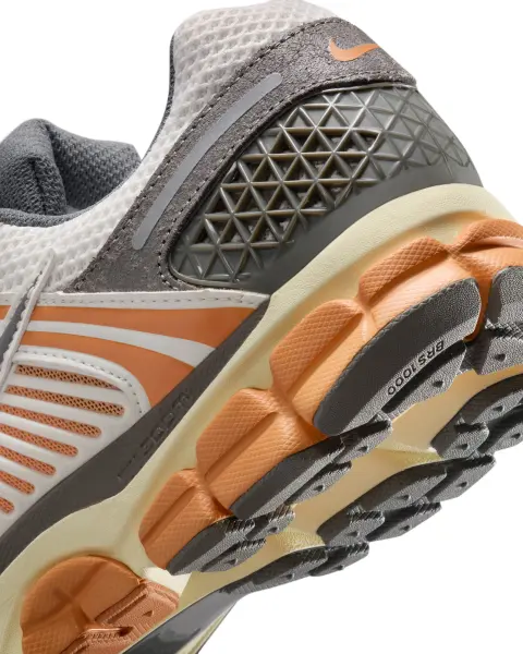 Кросівки Nike ZOOM VOMERO 5 бежево-сіро-помаранчеві IB7469-030