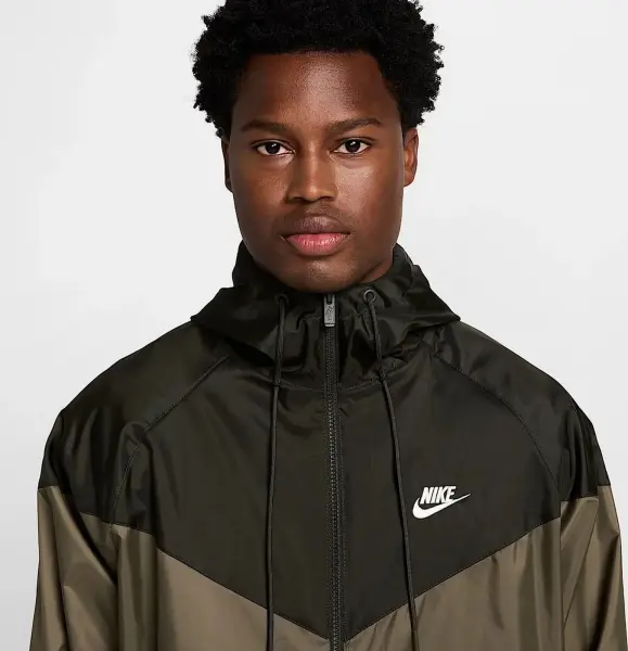 Ветровка Nike SPORTSWEAR WINDRUNNER HOODED JACKET оливковая DA0001-222