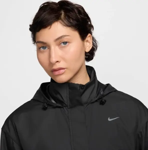 Вітровка для бігу жіноча Nike FAST REPEL RUNNING чорна FZ4852-010