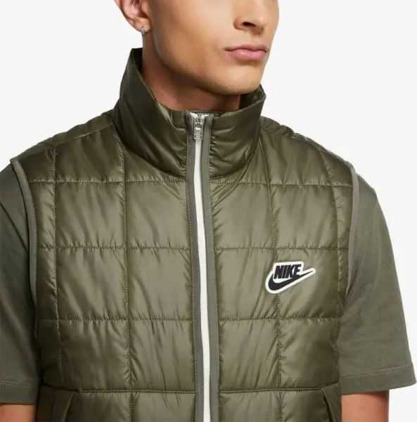 Жилетка Nike SPORTSWEAR SYNTHETIC-FILL оливкова DV2929-380