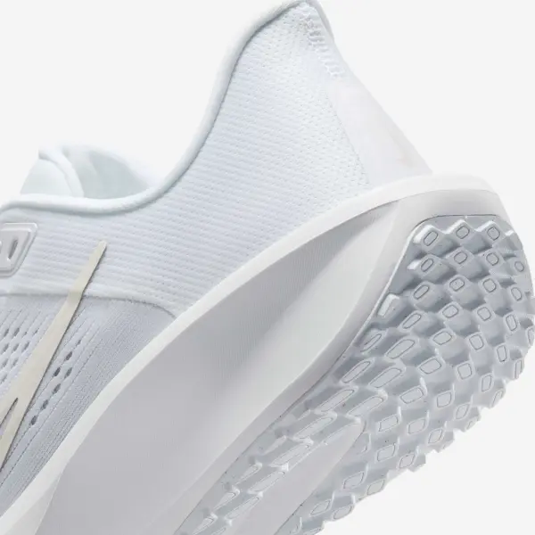 Кроссовки беговые женские Nike QUEST 6 белые FD6034-106