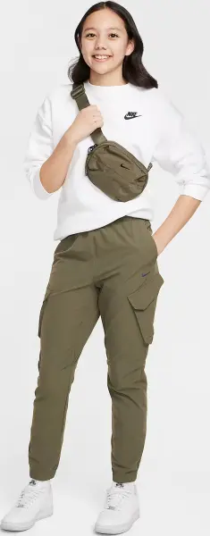 Спортивные штаны подростковые Nike SPORTSWEAR CITY UTILITY CARGO оливковые FZ4904-222