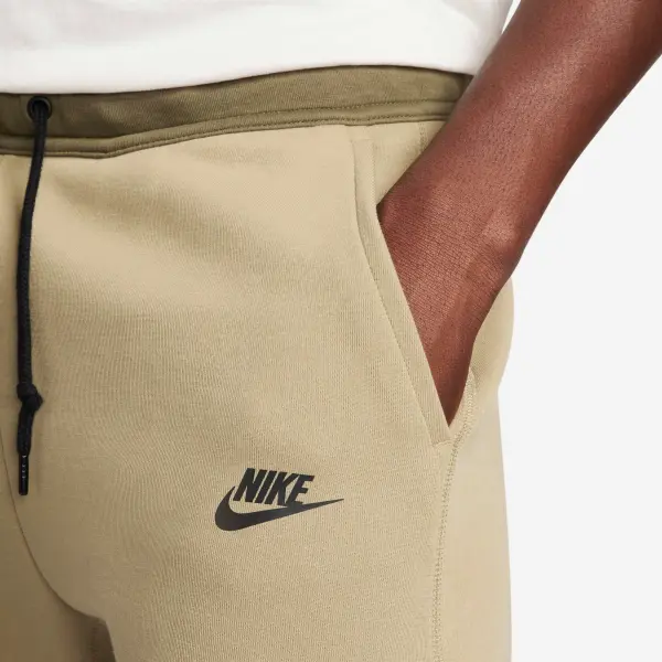 Спортивный костюм Nike SPORTSWEAR TECH FLEECE бежево-оливковый FB7921-276__FB8002-276