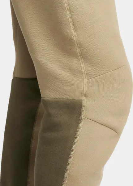 Спортивный костюм Nike SPORTSWEAR TECH FLEECE бежево-оливковый FB7921-276__FB8002-276