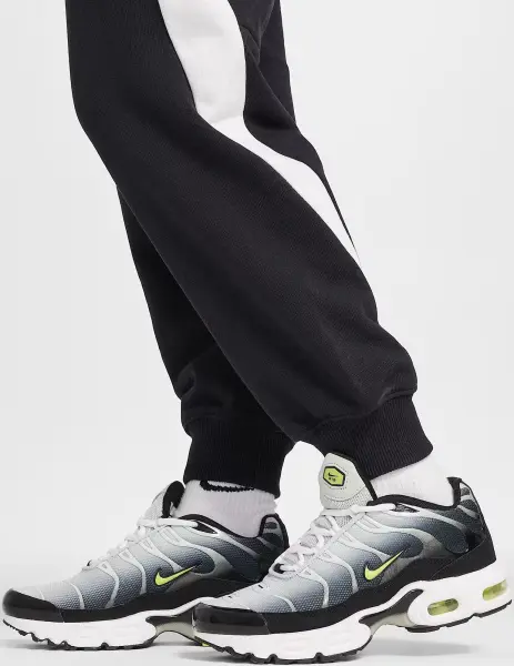 Спортивний костюм підлітковий Nike AIR FLEECE чорно-білий HV1219-010__HF8811-010