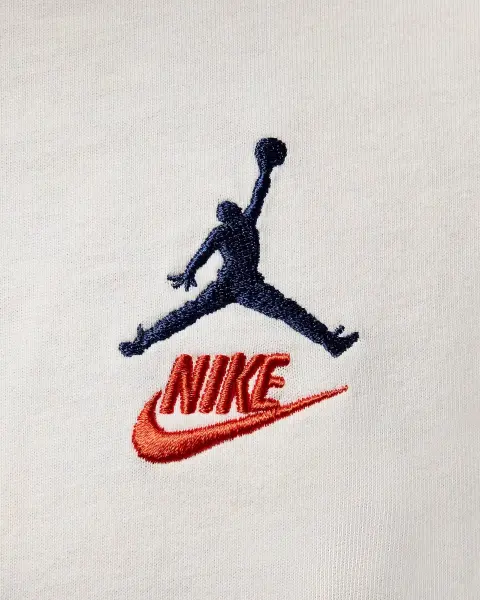 Футболка Nike JORDAN RARE AIR молочная IB7526-133