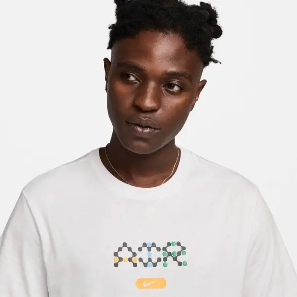 Футболка Nike SPORTSWEAR белая FV3718-094