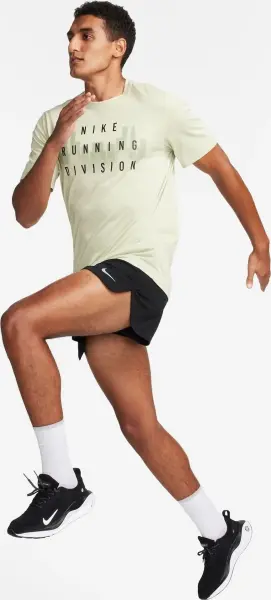 Футболка для бігу Nike DRI-FIT RUNNING DIVISION світло-зелена FQ3916-371