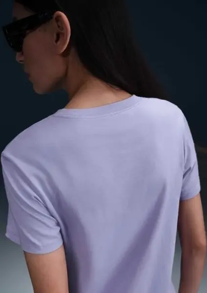 Футболка жіноча Nike SPORTSWEAR CLUB фіолетова IB2447-533