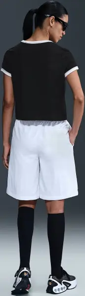 Футболка женская Nike SPORTSWEAR GRAPHIC RINGER черно-белая IF4072-010