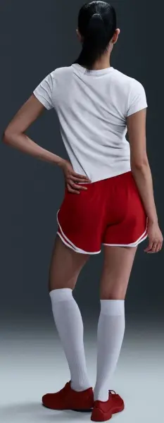 Футболка жіноча Nike SPORTSWEAR SLIM SHORT-SLEEVE GRAPHIC світло-сіра IB2444-051