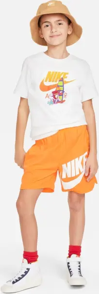 Футболка подростковая Nike SPORTSWEAR TEE BOXY белая FV5346-100