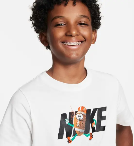 Футболка подростковая Nike SPORTSWEAR TEE FOOTBALL BALL FA23 белая FD3971-100