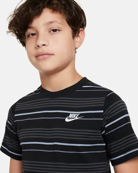 Футболка підліткова Nike SPORTSWEAR чорно-сіра FJ6348-011